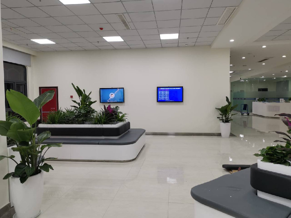 臨港政務(wù)中心排隊(duì)叫號機(jī)上線，助力政務(wù)大廳高效辦公。